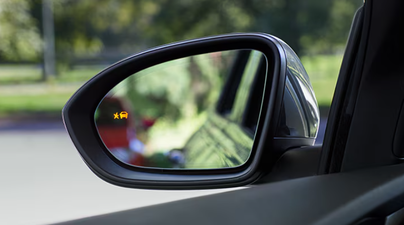 lane change alert on car side mirror