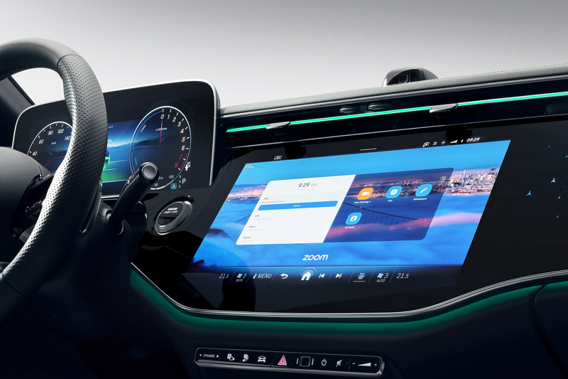 Vehicle Display Screens Evolution: Upgrade Your Car Display from LCD to OLED