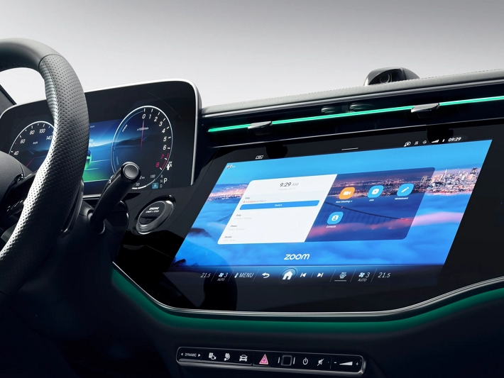 Vehicle Display Screens Evolution: Upgrade Your Car Display from LCD to OLED